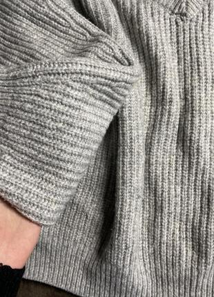 Теплый модный трендовый свитер3 фото