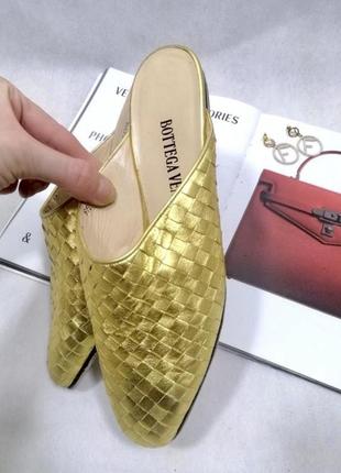 Bottega veneta плетенные мюли сабо золотые4 фото