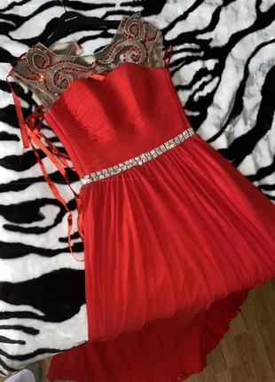 Продам нарядное платье красного цвета с корсетом, длины макси