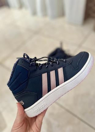 Кросівки, черевики