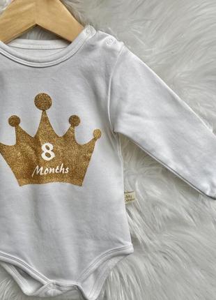 Боди с надписью “8 month” 2