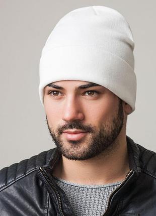 Мужская белая шапка весна-осень с отворотом