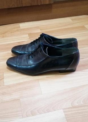 Шкіряні туфлі на шнурках на низькому каблуці lorenzo banfi🌺1 фото