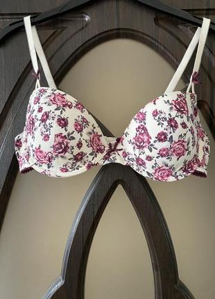 Шикарний, базовий, бюстгальтер, з гарним, принтом, з квітів, від бренду: the lingerie c&a demi🌹