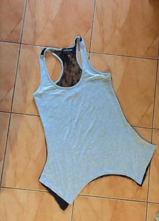 Оригинальная майка с ажурной спинкой