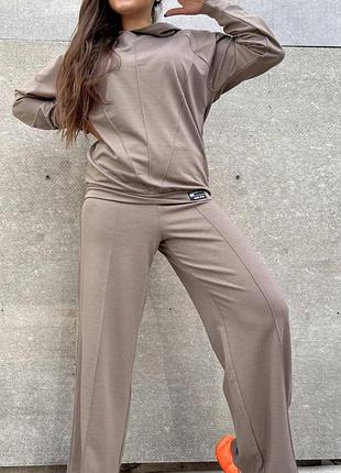 Костюм жіночий