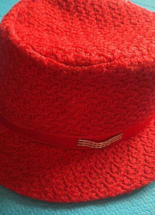 Шляпа бордового цвета1 фото