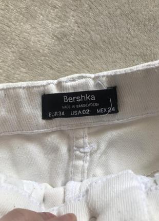 Белые джинсы bershka2 фото