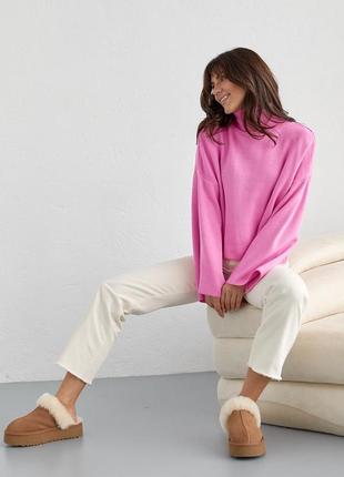 Рожевий жіночий светр гольф водолазка з високою горловиною та розширеними рукавами оверсайз4 фото