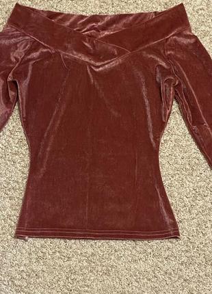 Бархатная велюровая блуза лонгслив приталенная с открытыми плечами