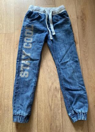 Джинсы на резинке