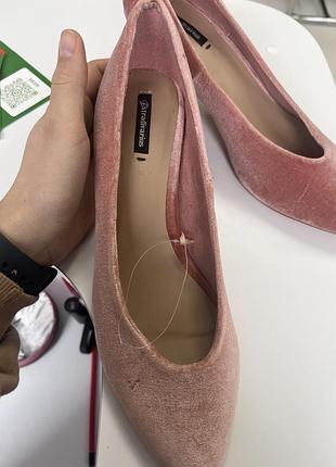 Велюрові туфлі пудрового кольору