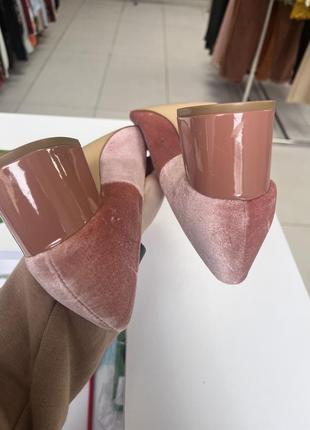 Велюрові туфлі пудрового кольору