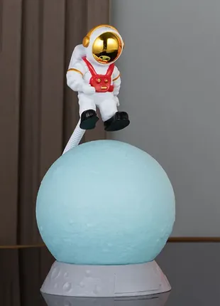 Настольная лампа "космонавт"