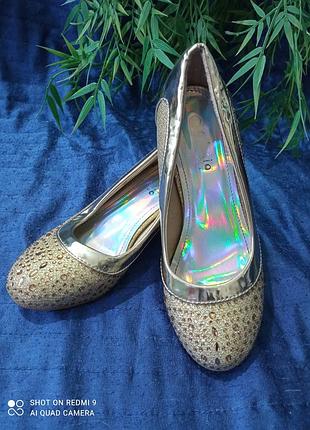 Туфли нарядные  детские