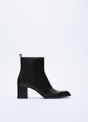 Шкіряні ботильйони zara, чорного кольору