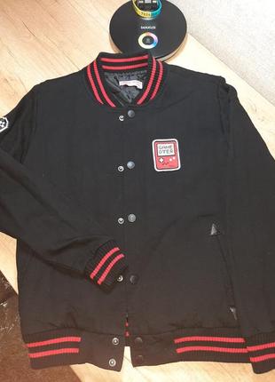 Бомбер куртка