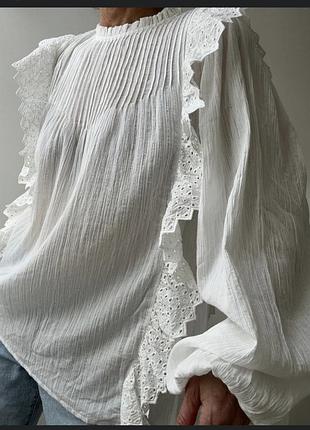 Подовжена біла блуза з прошвою pepe jeans london