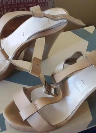 Босоніжки італія