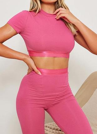 Спортивний топ від prettylittlething