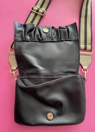 Гарна сумочка м‘який ремінець екошкіра чорна3 фото