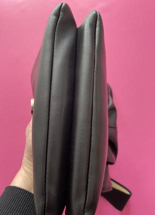 Гарна сумочка м‘який ремінець екошкіра чорна6 фото