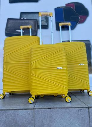 Набор чемоданов из полипропилена желтый