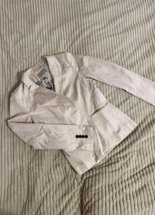 Розовый пиджак