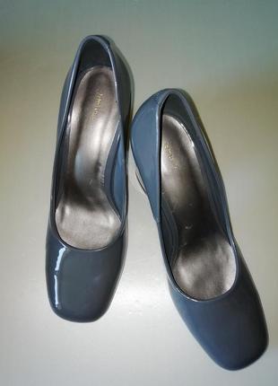 Елегантні лаковані туфлі на стійкому каблуці, англія3 фото