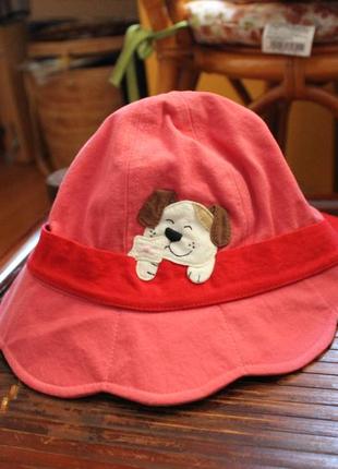 Блідо-червона панамка з хвостиками червоного кольору