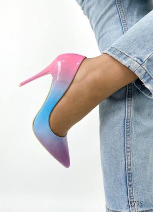 Розовые голубые фиолетовые разноцветные лакированные лаковые классические туфли лодочки на высокой тонкой шпильке с острым носком лак омбре5 фото