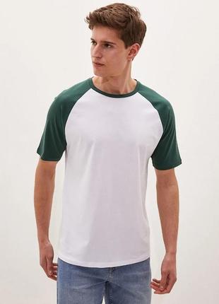 Біла чоловіча футболка lc waikiki/лс вайкікі з зеленими рукавами. фірмова туреччина