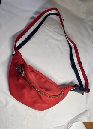 Сумка бананка фирмы forever 21