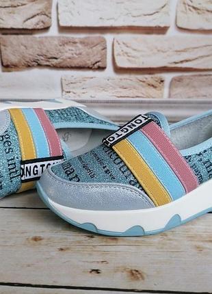 Стильные кроссовки-слипоны