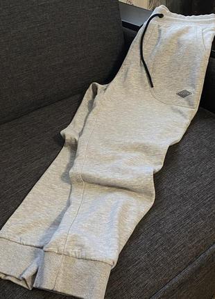 Спортивні штани umbro