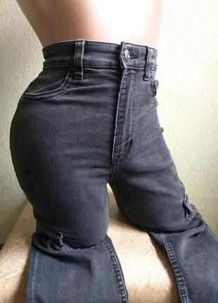 Необычные джинсы с карманами на бедрах. карго. скинни. высокая посадка. супер-стрейч. темно-серые, асфальтовые, черные.5 фото