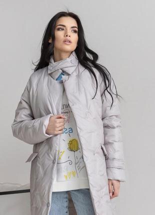 Женское длинное пальто серое стеганое плащевка размеры 40-505 фото