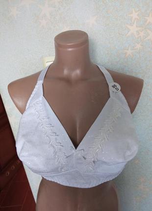 Белоснежный бюстгалтер