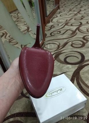 Дуже красиві вишневі туфлі3 фото