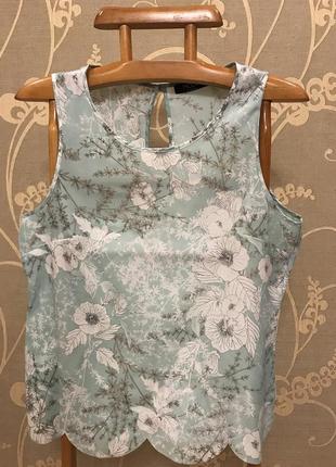 Величезний вибір красивих блуз і сорочок.