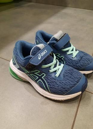 Очень классные кроссовки asics на мальчика 27 р.