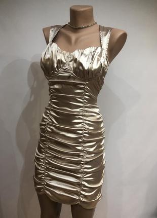Золота сатинова сукня з дріпіруванням  в стилі oh polly7 фото