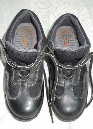 Взуття кросівки жіночі робочі 38 р.6 фото