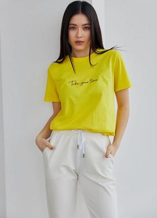 Актуальная футболка с фактурным принтом желтая2 фото