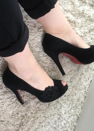 Замшевые туфли лодочки, классические, на шпильке christian louboutin, черные