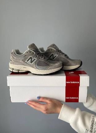 Демисезонные замшевые кроссовки new balance 2002r. цвет серый. унисекс.