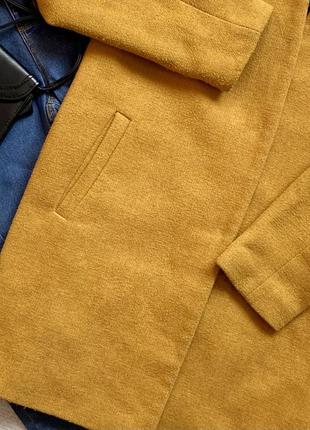 Демисезонное прямое пальто горчичного цвета, демисезонное прямое пальто горчичного цвета3 фото