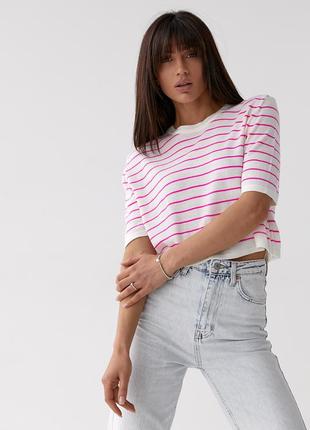 Короткая женская футболка в полоску