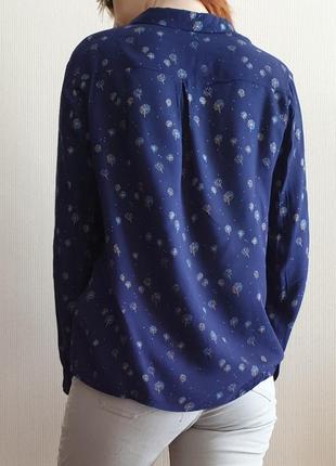 Синяя легкая блуза с принтом.2 фото