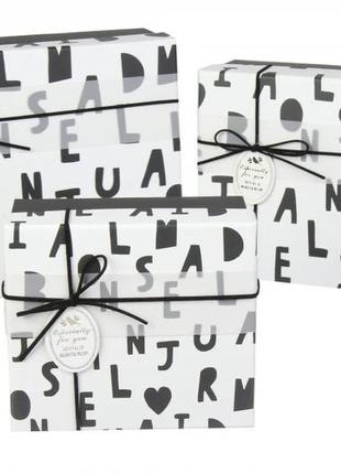 Подарочные коробочки черно-белые  "алфавит", разм.l: 26*21*10.5 cм (комплект 3 шт)